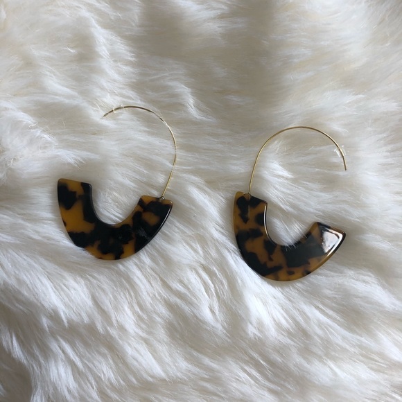 reimagined clothing co. Jewelry - Resin tortoise shell thread oval drop earrings